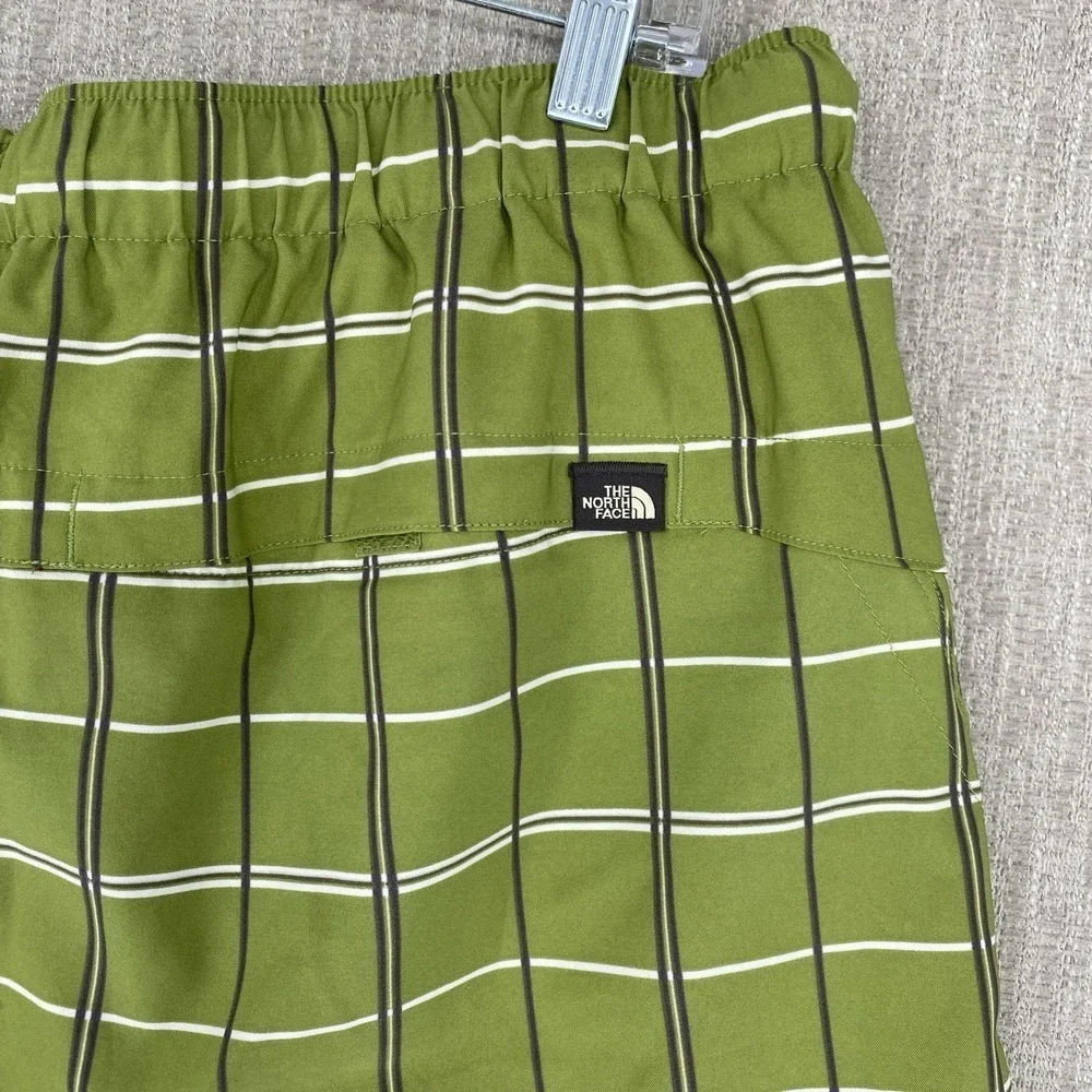 The North Face Class V Belted Board Shorts Mens Large Green Plaid Hiking Swim